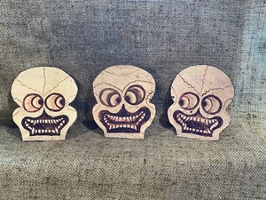 U Choose Vintage Inspired Toothy Skeleton Skull Halloween Cardstock Decoration - Picture 1 of 11
