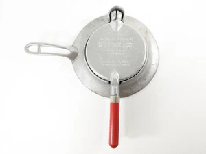 Biscotto cialda vintage Nordic Ware ghisa alluminio Krumkake manico legno rosso - Foto 1 di 6