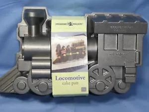 NORDIC WARE Zug Lokomotive Kuchenform ProCast Backformen schwer Aluminium Geburtstag - Bild 1 von 4