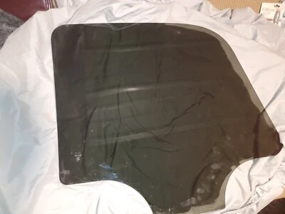 Vidro para janela de porta traseira direita 00-06 Tahoe / Yukon passageiro - Imagem 1 de 4