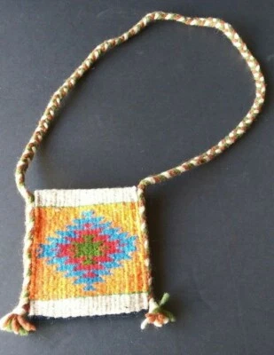 BOLSA DE PEYOTE DE LANA SUROESTE. BOLSO DE HOMBRO MINI3 3/4".  DISEÑO GEOMÉTRICO TEJIDO Foto 1 de 4