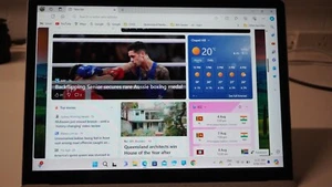 Microsoft Surface Laptop 2 Intel i5-8250U 8GB 120GB SSD Win 11 Home Touchscreen - Picture 1 of 15