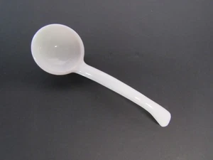 Vintage weiß Milch Glas Löffel Schöpfkelle Gewürz Marmelade Gelee ~ 5 1/4" L - Bild 1 von 6