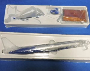 Skymarks SKR423-1 Bombardier CRJ-900 NextGen House Desk Top 1/100 Model Airplane - Picture 1 of 13