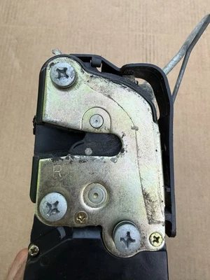 PESTILLO PUERTA PASO DELANTERO DERECHO TOYOTA COROLLA 93-97 ELÉCTRICO USADO PROBADO OEM Foto 1 de 4