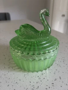 ๐ Beautiful Vintage Jeanette Green Glass Swan Covered Candy Dish ๐ - Picture 1 of 9