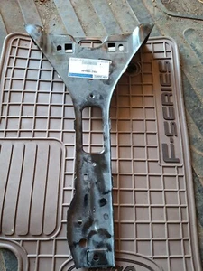 97-03 Ford F150/EXPEDITION/LINCOLN NAVIGATOR FRONT CENTER RADIATOR SUPPORT... - Picture 1 of 3