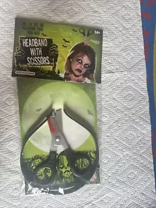 Zombie Schere im Kopf Halloween Stirnband NEU - Bild 1 von 3