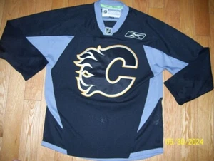 Calgary Flames NHL Hockey Jersey Black Size Small - Picture 1 of 2