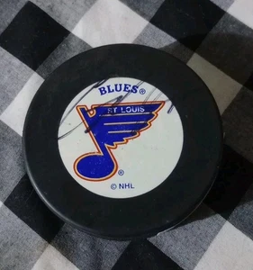 Colton Parayko signierter St. Louis Blues Logo Hockey Puck - Bild 1 von 1