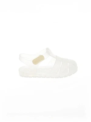 Sandalias blancas Zara niñas 23 euros Foto 1 de 2
