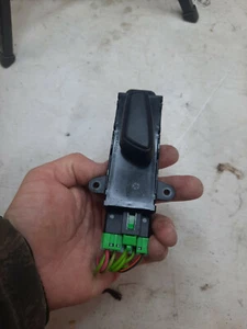 02 03 04 05 06 07 JEEP LIBERTY POWER SEAT CONTROL SWITCH LEFT RIGHT 55352782AA - Picture 1 of 3