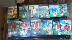 Campionato Inglese Galleria di Stelle 3D anni 70 lotto 12 pz the Sun da recupero - Foto 1 di 12