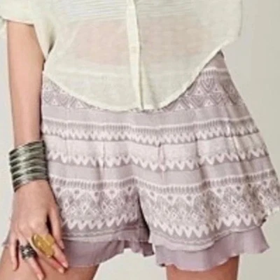 Pantalones Cortos Free People Lavender Lost Temple Boho tiro alto con volantes en capas para mujer 12 Foto 1 de 4