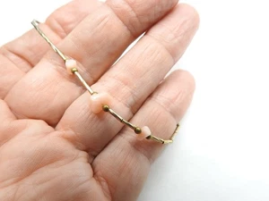 Gold Tone Metal Angel Skin Coral Chip Beaded Bracelet Vintage - Picture 1 of 3