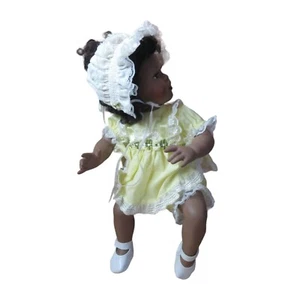 Muñeca Musical Afroamericana 12" Porcelana Colocada - Juega Silencio Pequeño Bebé - Imagen 1 de 8