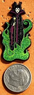 迪士尼 LOUNGEFLY HTF 男性来自睡眠美人带绿色火焰闪光别针 — 第 1/2 张图片