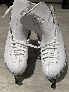 Jackson Damen Ultima Finesse 150 Gr.7 Eiskunstlauf Schlittschuhe Neu ohne Karton - Bild 1 von 15