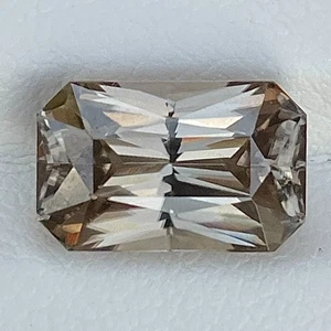 6.80 Cts Natural Zircon Top Luster Brown Sri Lanka Radiant Cut Loose Gemstone - Picture 1 of 8