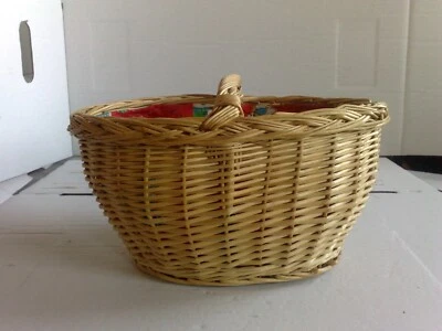 Rattan-Körbchen oval, Stoffeinlage rot für Hochzeits-Blumenstreu Handarbeit Deko - Bild 1 von 3