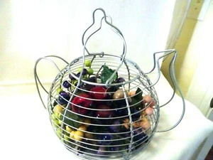Tetera con marco de alambre-fruta sintética-decoración-flores-mesa - Imagen 1 de 5