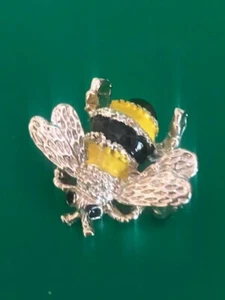 Vintage Gerrys Hummel Emaille und silberfarbene Anstecknadel signiert - Bild 1 von 4