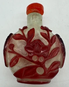 Antigua botella de tabaco china con superposición de vidrio rojo pekín floral rara - Imagen 1 de 15