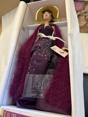 16英寸亚历山大夫人亚历克斯娃娃“千禧年球亚历克斯”黑发未拆封#4572 — 第 1/4 张图片