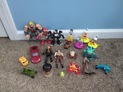 Lote Mixto Aleatorio Varios Artículos Pequeños Juguetes y Figuras - Bolsa de Agarre/Colches de Stock Foto 1 de 4