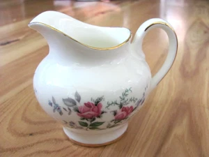 Royal Stafford Vintage Rosa Rosen Bone China Milchkännchen 4-1/4""x 2-3/4" x 2-1/4" - Bild 1 von 8