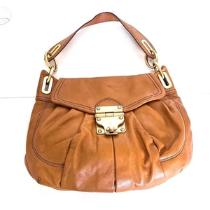 Borsa a tracolla Y2K Steven in pelle con patta Turnlock Hobo marrone chiaro grosso tono oro hardware - Foto 1 di 8