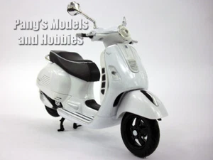 Vespa GTS 300 Super Scooter 1/12 Scale Diecast Metal Model by NewRay - Picture 1 of 5