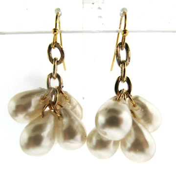 Pendientes colgantes de perlas de imitación con racimo de lágrima 1. Tono dorado de 5 pulgadas Foto 1 de 4