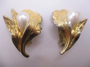 vintage 1960s Tortolani clip on leaf flower earrings PLATING NEEDS REPAIR E20 - Picture 1 of 6
