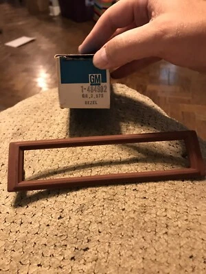 Gm Nos # 484902 Front Side Marker Bezel Fits 1974 Pontiac Gto Foto 1 de 4