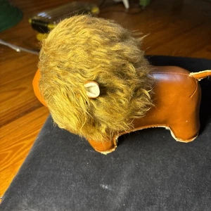 Zuny Löwe Lino hellbraun & Weizenleder Buchstütze Büro Regal Dekor Sammlerstück  - Bild 1 von 11