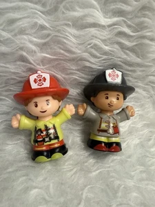 Figuras de bombero Fisher Price Little People niño y niña - Imagen 1 de 4
