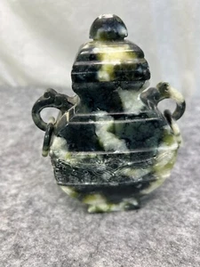 CHINESISCHER MARMORIERTER GRÜNER SPECKSTEIN oder Jadeit geschnitzt Deckeldose/Gefäß 5" mit Ringen - Bild 1 von 8