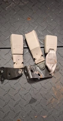 Hebillas de cinturón de seguridad trasero Lexus LS400 Foto 1 de 4