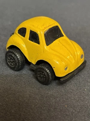 Volkswagen VW Escarabajo Amarillo Vintage Hecho en China Diecast 1:64 Coche Foto 1 de 4