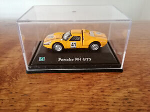 Xtoys Modellauto Auto Rennauto Porsche 904 GTS im Schaukasten Podest w.neu 1:72