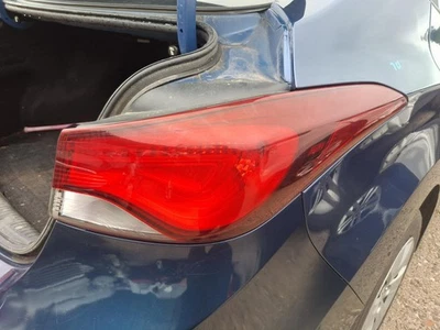 Conjunto de luz trasera derecha usado se adapta a: Hyundai Elantra SDN 2016 cuarto de montaje en panel Foto 1 de 4