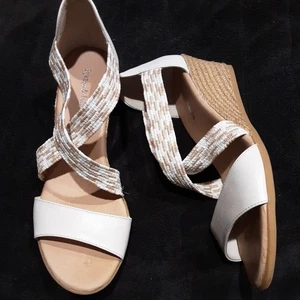 *New* DJANGO & JULIETTE Nude White Wedges Espadrilles Sandals SIZE 41 Au 10 - Picture 1 of 4