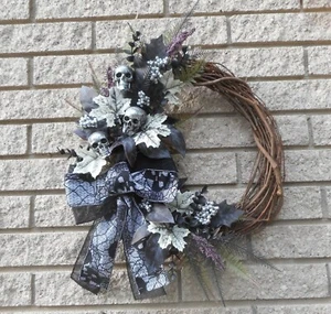 18" Halloween Silver Skeleton Berry Black Purple Floral Grapevine door Wreath - Picture 1 of 4