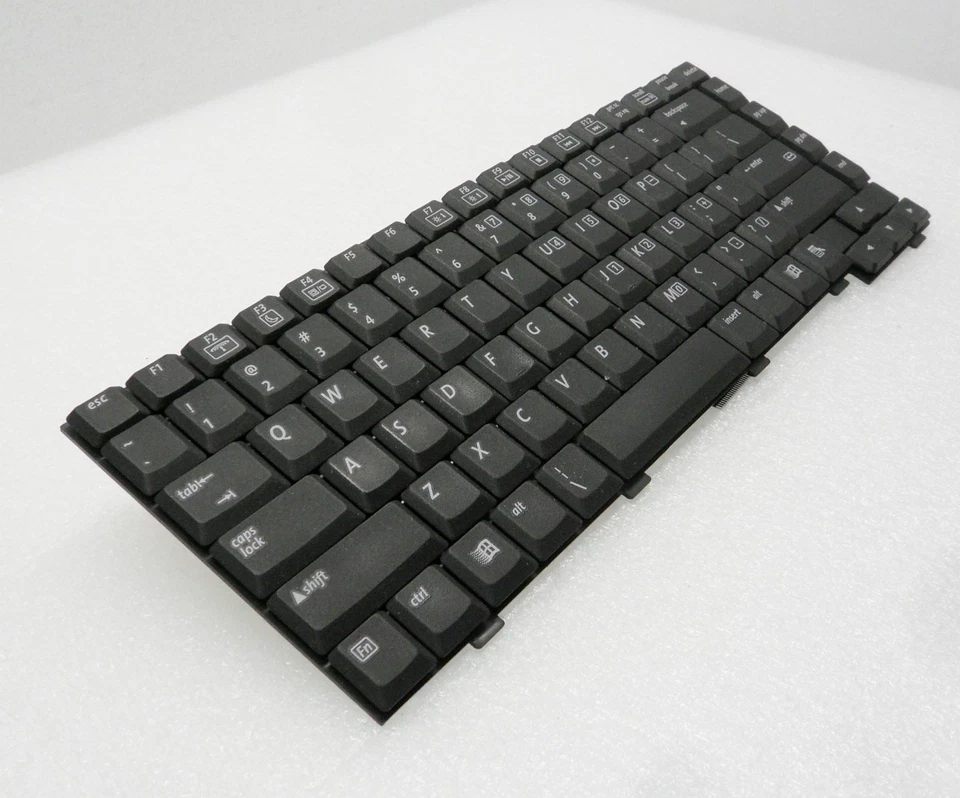 Genuine Compaq Presario 900 Keyboard 285530-001 - Image 1 of 3