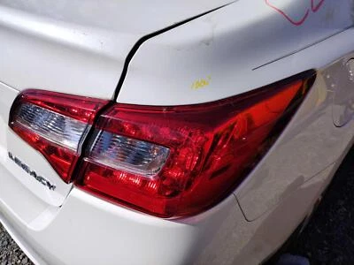 Used Right Tail Light Assembly fits: 2015 Subaru Legacy Sedan quarter panel moun Foto 1 de 4