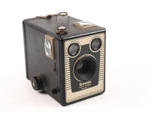 Kodak Six-20 Brownie modello C prodotto da Kodak - Foto 1 di 6