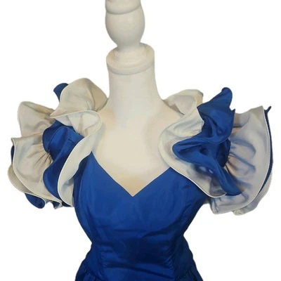 Beautiful Full length prom dress circa -1980s w Ruffle Sleeves  sz 10 made USA - Image 1 of 4