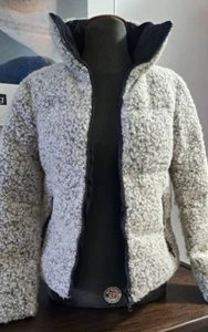 Kurze Winterjacke, Gr. S, grau, Wollanteil, vollgefüttert, sehr warm - Bild 1 von 8
