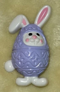 Conejo de Pascua en Huevo Disfraz Primavera Solapa Prendedor Broche Avon De Colección - Imagen 1 de 3